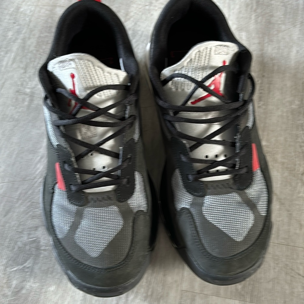 2022 Jordan Air 200E 'Black University
Red'
Air Jordan